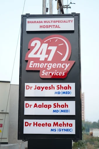 Sharda Multispeciality Hospital 24/7 emergency services sign